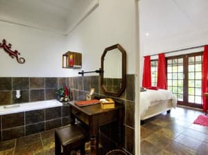 thumbnail: Concierge desk