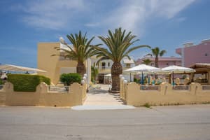 thumbnail: Front of property