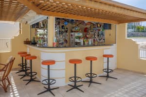 thumbnail: Poolside bar