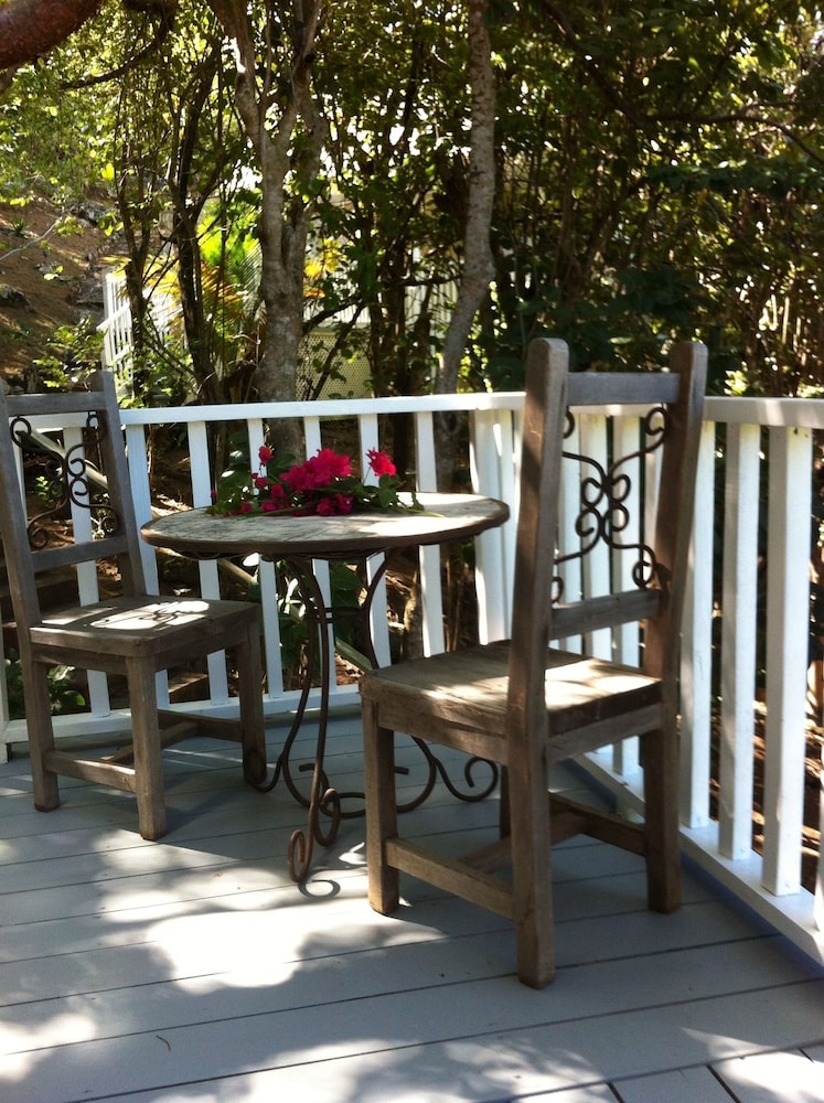 Check-in/check-out kiosk