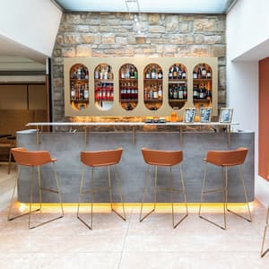 thumbnail: Bar (on property)