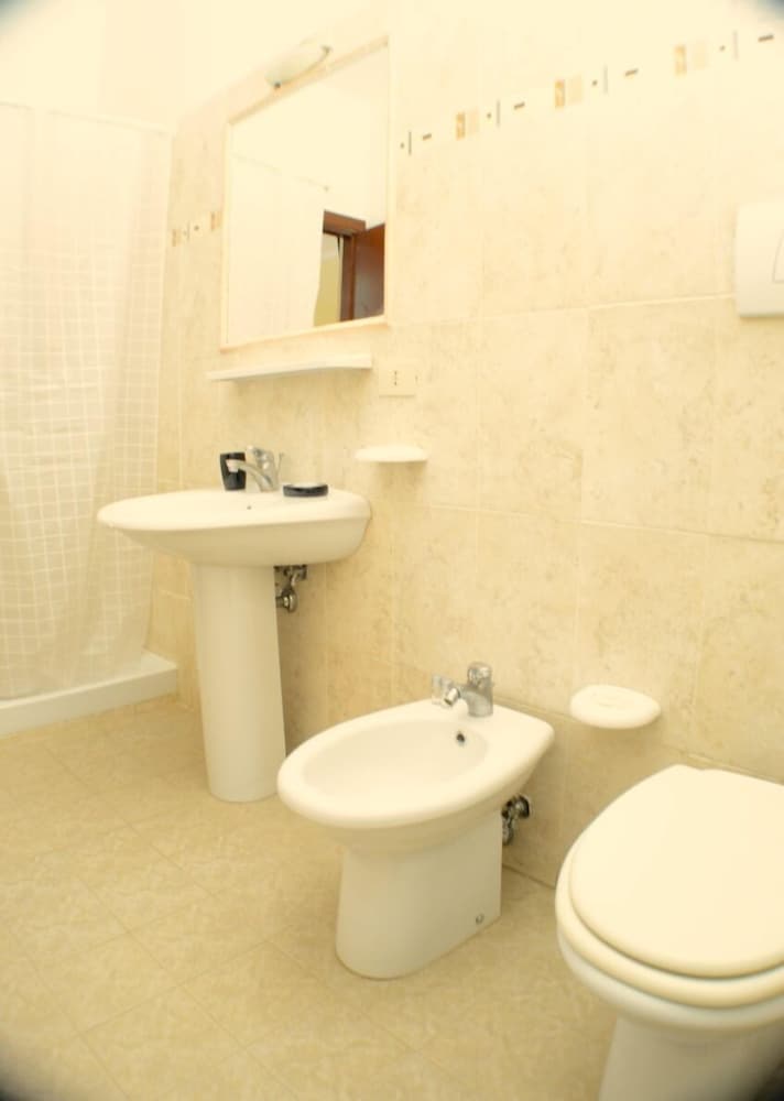 Bathroom amenities