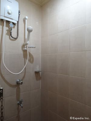 thumbnail: Bathroom shower
