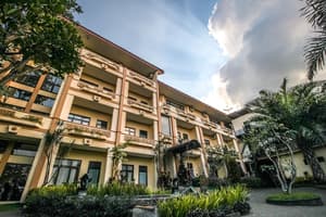 thumbnail: Front of property