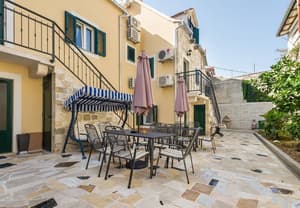 thumbnail: Courtyard