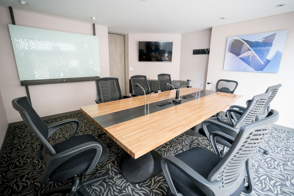 Meeting facility
