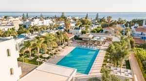 thumbnail: Outdoor pool
