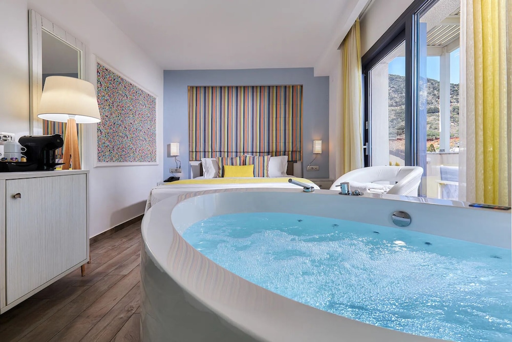 Private spa tub