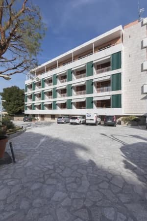 thumbnail: Exterior