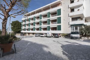 thumbnail: Exterior