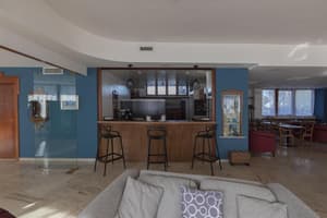 thumbnail: Bar (on property)