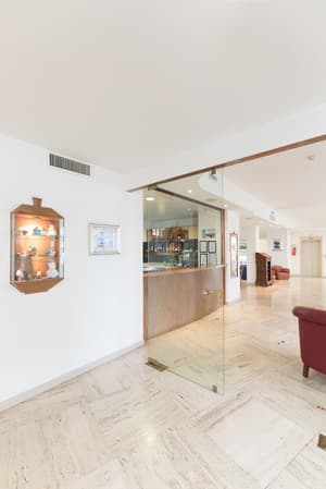 thumbnail: Bar (on property)
