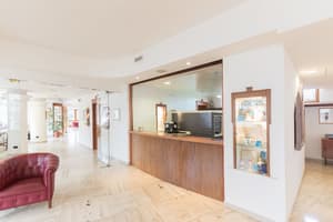 thumbnail: Bar (on property)