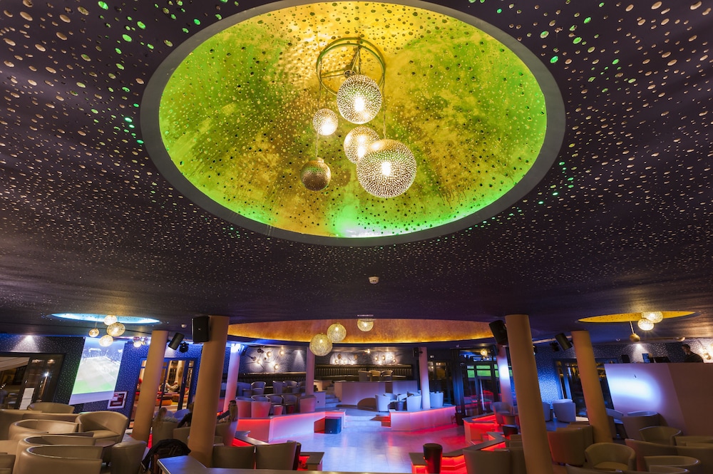 Sports bar