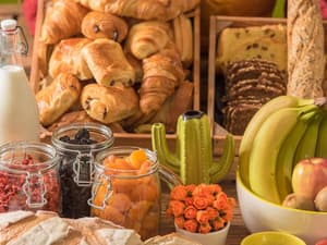 thumbnail: Breakfast area