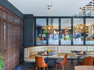 thumbnail: Restaurant