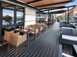 thumbnail: Bar (on property)
