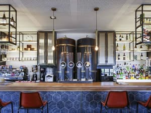 thumbnail: Bar (on property)