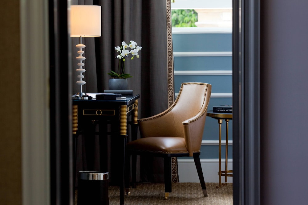 In-room business center