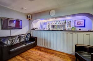 thumbnail: Bar (on property)
