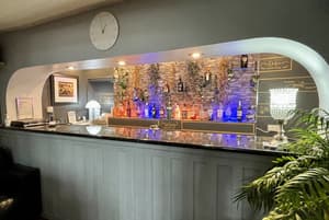 thumbnail: Bar (on property)
