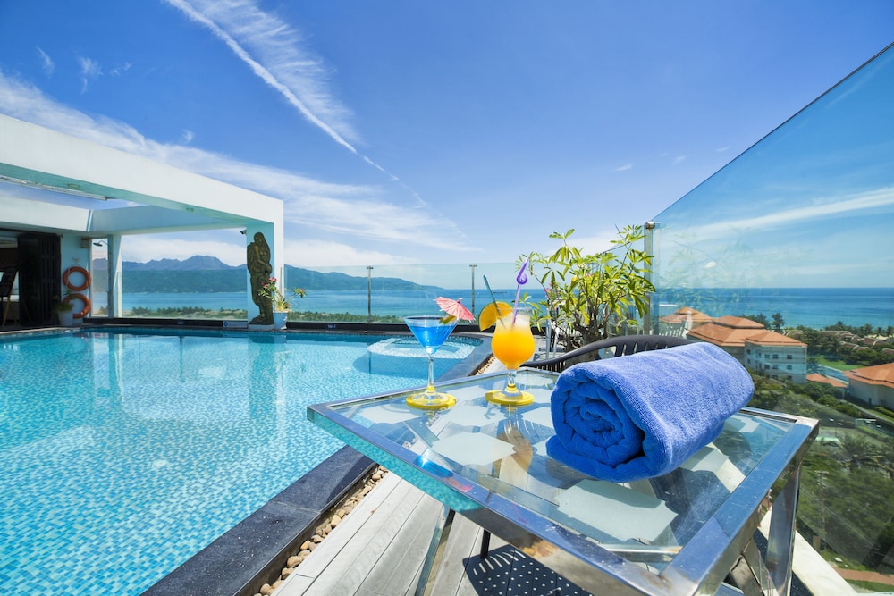 Rooftop pool