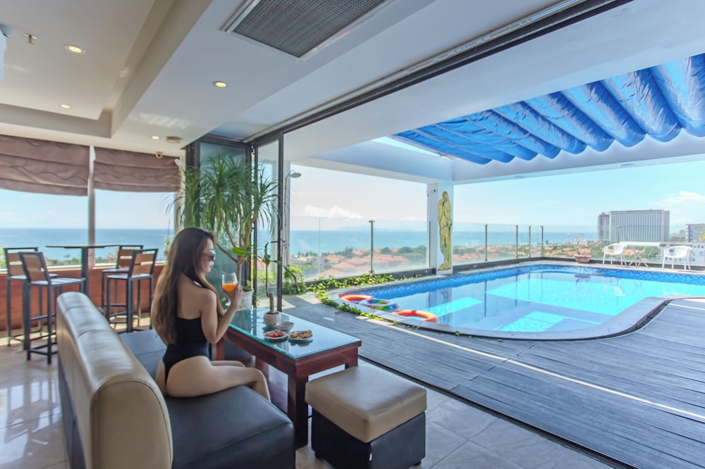 Rooftop pool