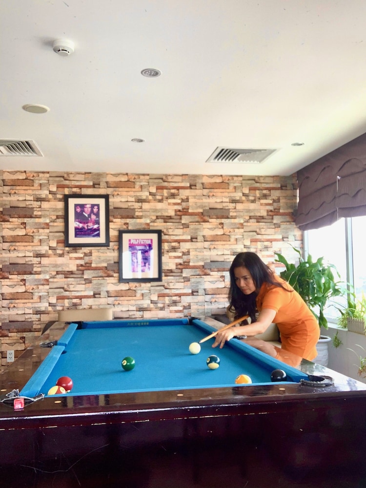 Sports bar