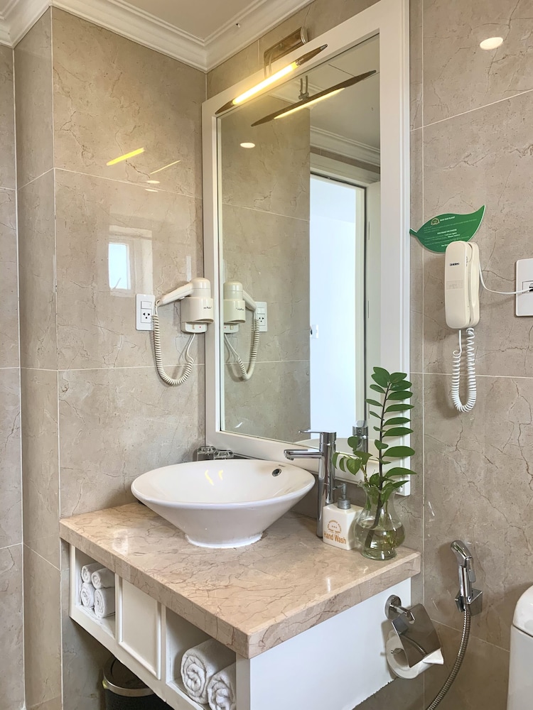 Bathroom amenities