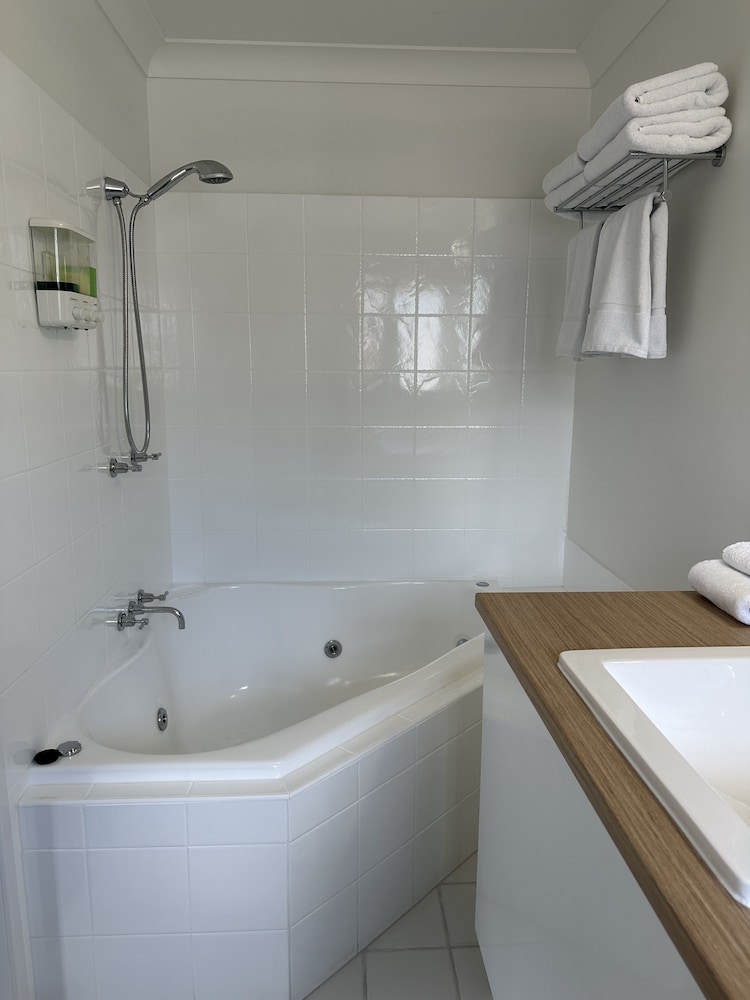 Jetted tub