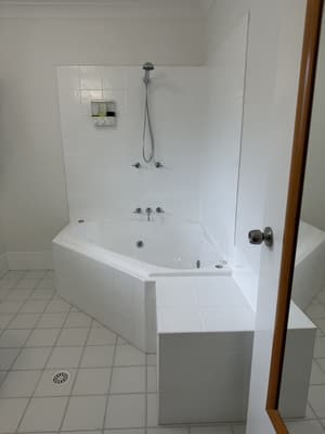 thumbnail: Jetted tub