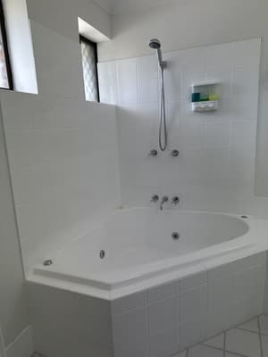 thumbnail: Jetted tub