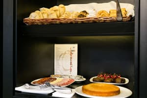 thumbnail: Breakfast area