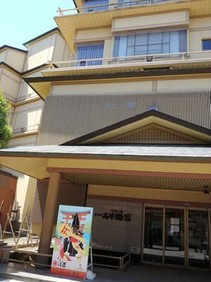 thumbnail: Exterior detail