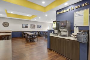 thumbnail: Breakfast area
