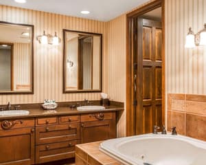 thumbnail: In-room dining