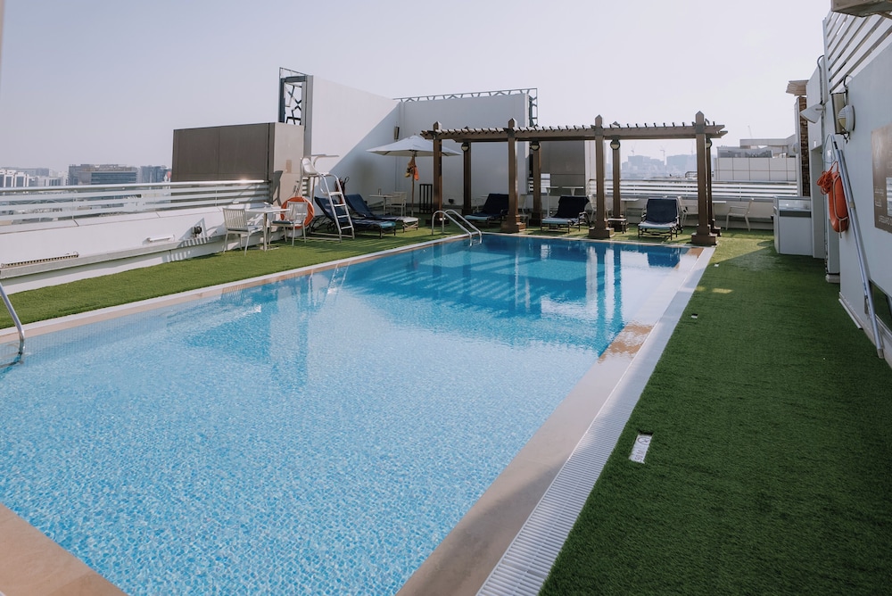 Rooftop pool