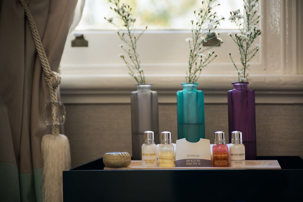 Bathroom amenities