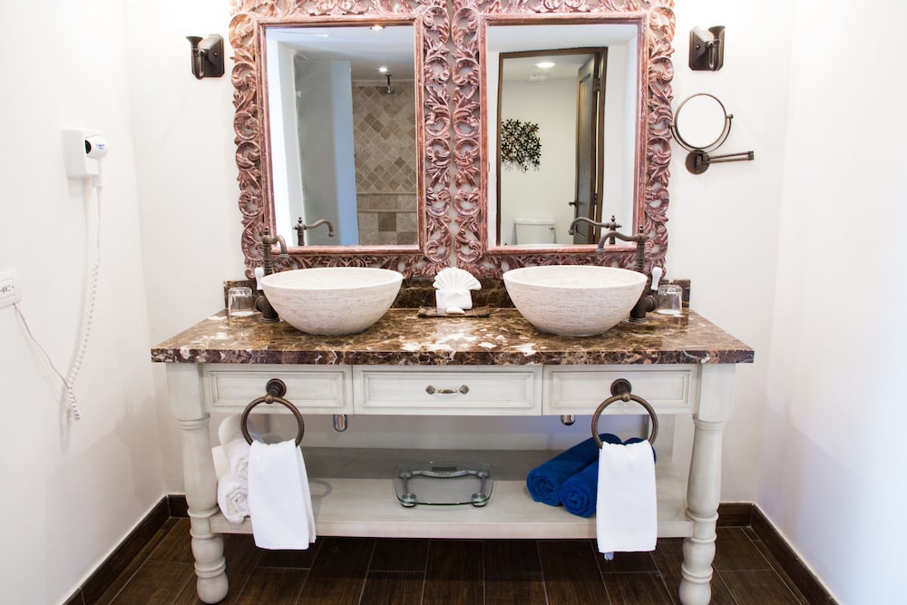 Bathroom sink