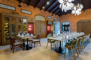 thumbnail: Restaurant