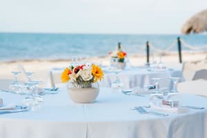 thumbnail: Outdoor dining