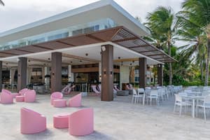 thumbnail: Outdoor dining