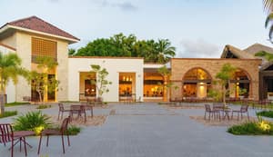 thumbnail: Outdoor dining