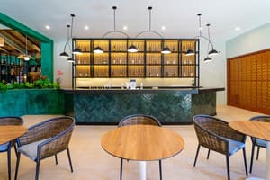 thumbnail: Snack bar