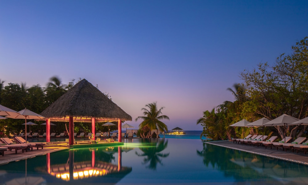 Poolside bar