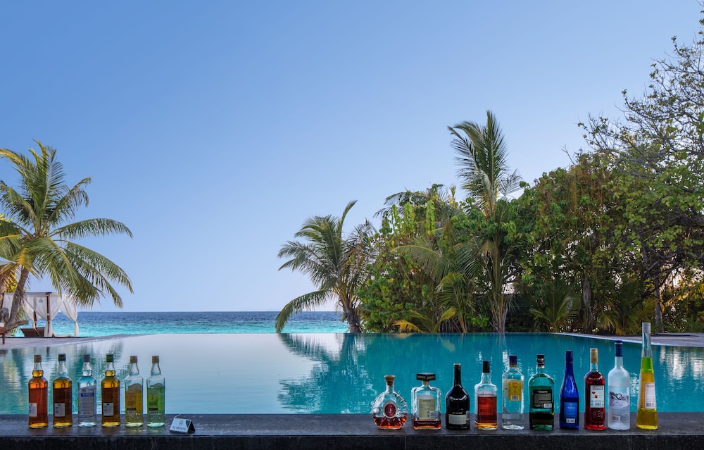 Poolside bar