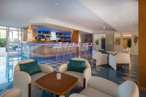 thumbnail: Snack bar