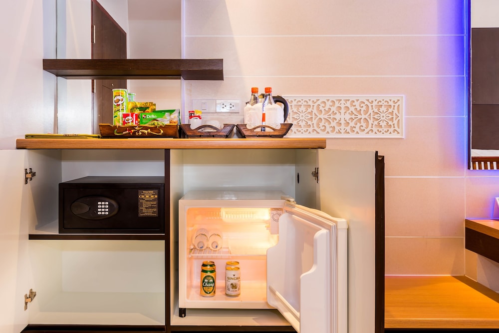 Mini-refrigerator