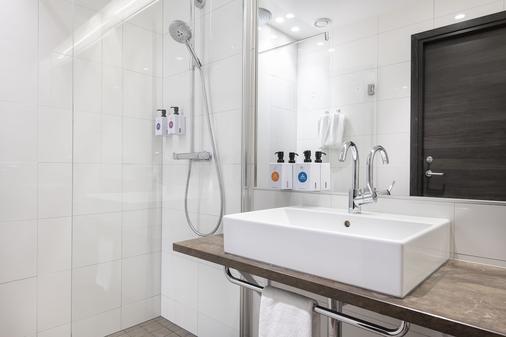Bathroom sink