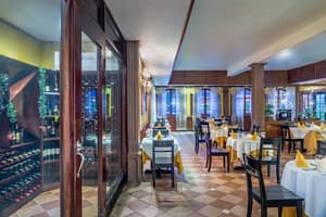 thumbnail: Restaurant